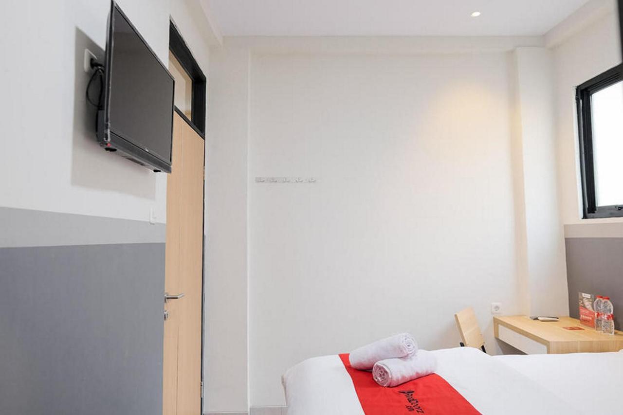 Reddoorz Plus Near Taman Anggrek Mall Jakarta Luaran gambar